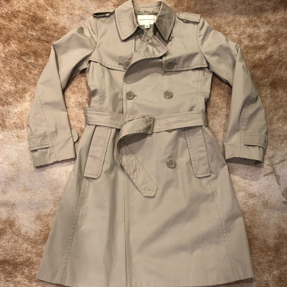 Like New! Banana Republic trench coat